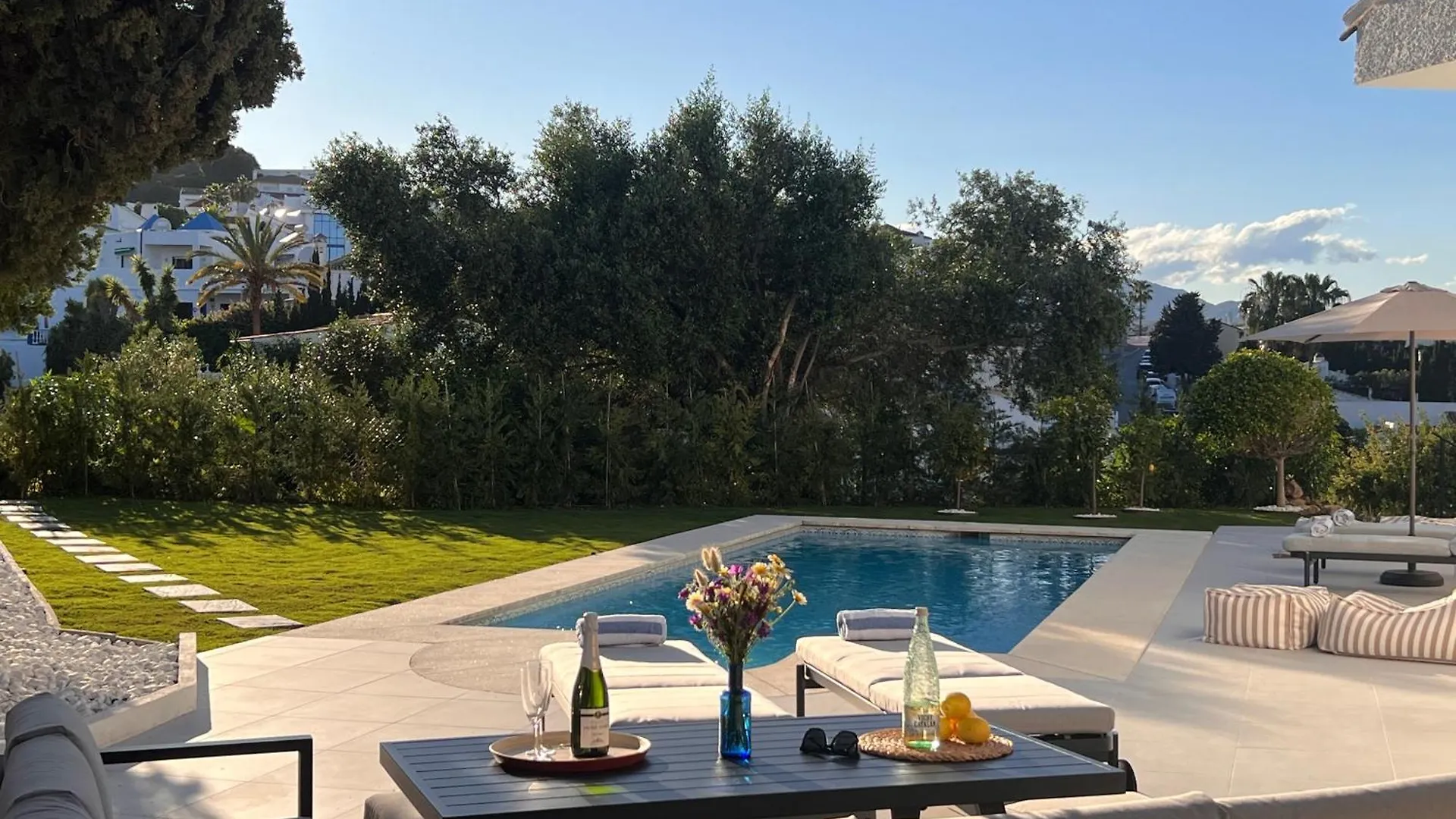 מיחאס קוסטה New! Stylish 3 Ensuite Villa With Stunning View & Private Pool - Costal Del Sol  מיחאס קוסטה