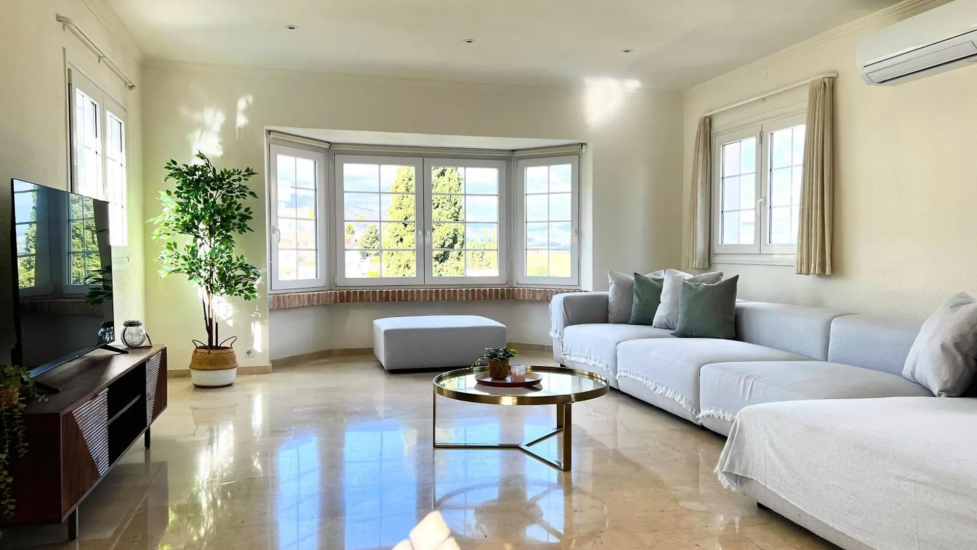 Open This Summer! Stylish 3 Ensuite Villa With Stunning View & Private Pool MIJAS COSTA 0*,